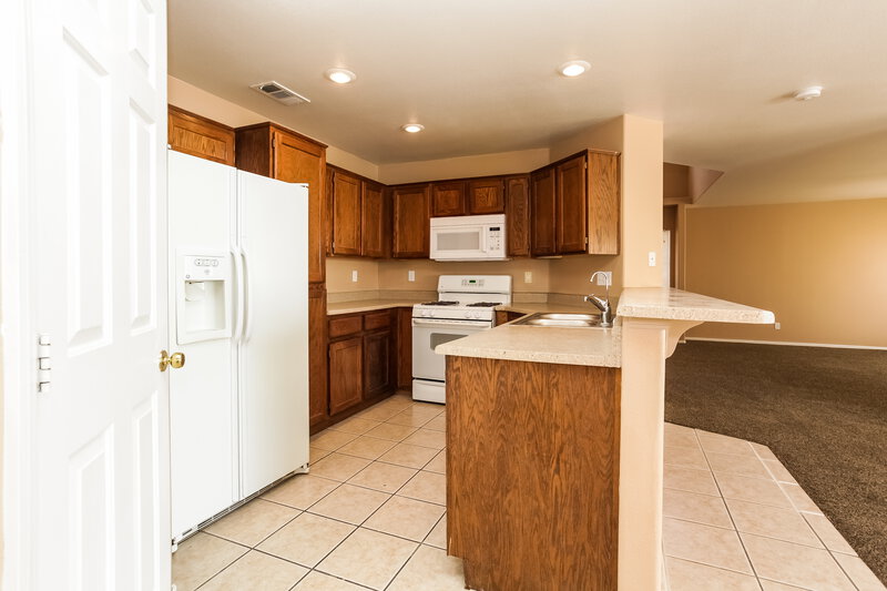 2,470/Mo, 3908 Camryn Holly St Las Vegas, NV 89129 Kitchen View