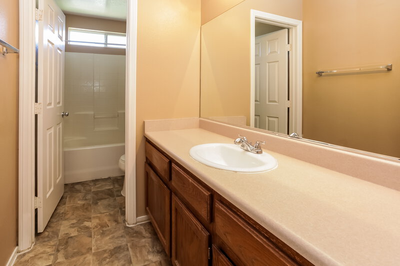 2,470/Mo, 3908 Camryn Holly St Las Vegas, NV 89129 Bathroom View