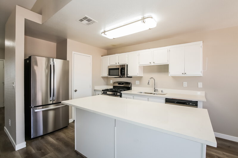 2,030/Mo, 2920 Meadow Flower Ave North Las Vegas, NV 89031 Kitchen View