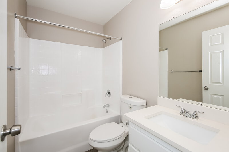 2,030/Mo, 2920 Meadow Flower Ave North Las Vegas, NV 89031 Bathroom View