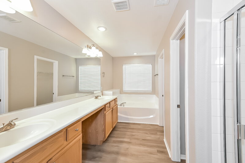 2,375/Mo, 9503 Grandview Spring Ave Las Vegas, NV 89166 Main Bathroom View