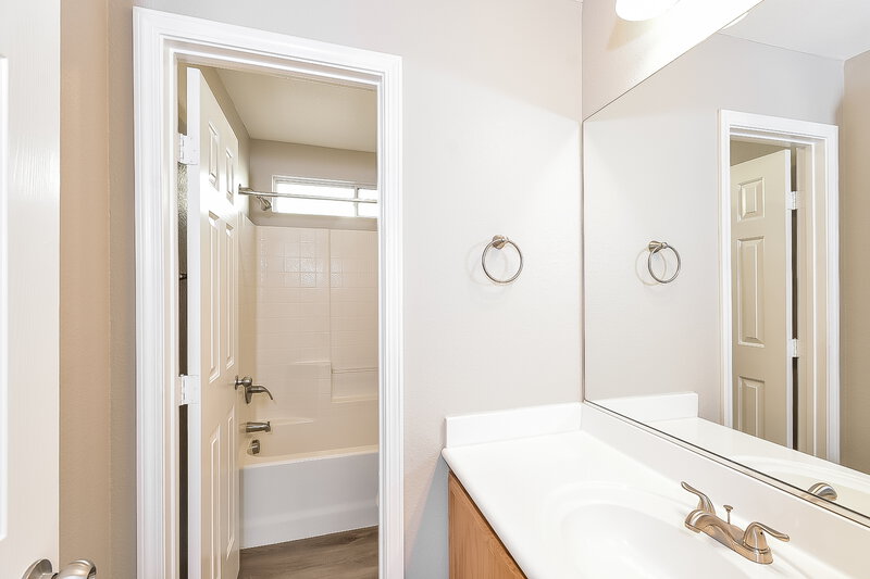 2,375/Mo, 9503 Grandview Spring Ave Las Vegas, NV 89166 Bathroom View