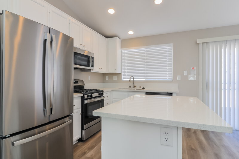 2,780/Mo, 1644 Splinter Rock Way North Las Vegas, NV 89031 Kitchen View