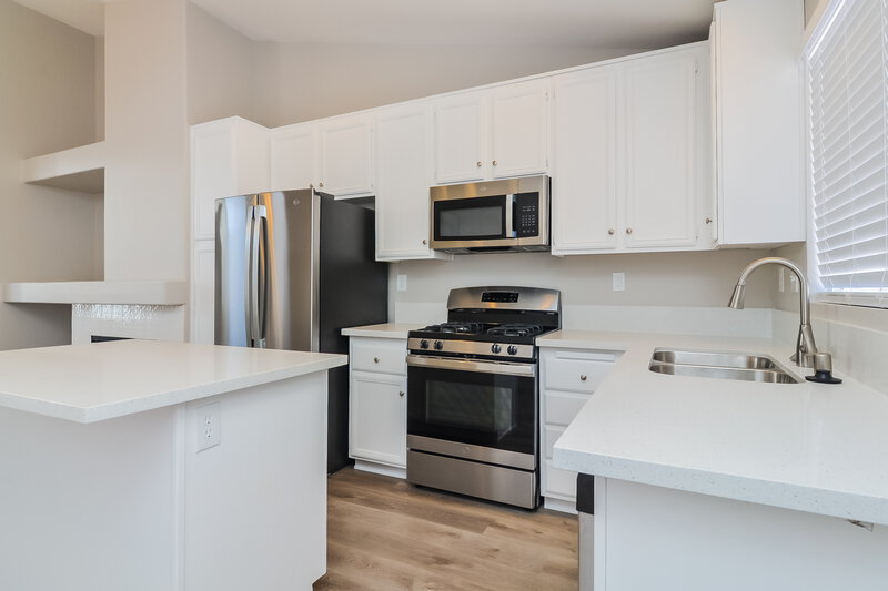 2,780/Mo, 1644 Splinter Rock Way North Las Vegas, NV 89031 Kitchen View 2