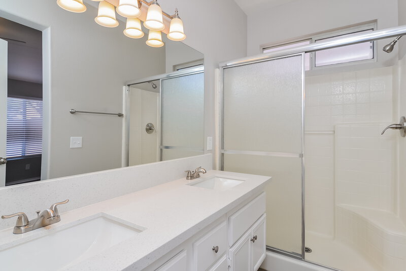 2,780/Mo, 1644 Splinter Rock Way North Las Vegas, NV 89031 Main Bathroom View