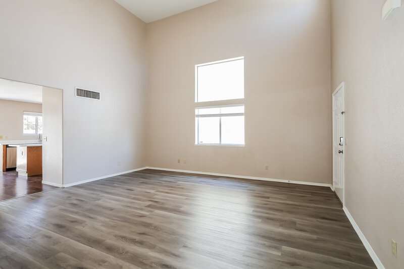 2,035/Mo, 7512 Hickory Hills Dr Las Vegas, NV 89130 Living Room View 3