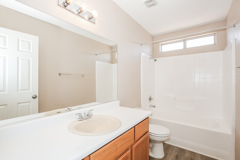 2,035/Mo, 7512 Hickory Hills Dr Las Vegas, NV 89130 Bathroom View