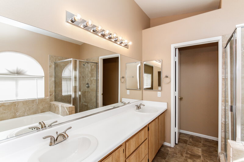2,015/Mo, 517 Rancho del Mar Way North Las Vegas, NV 89031 Master Bathroom View