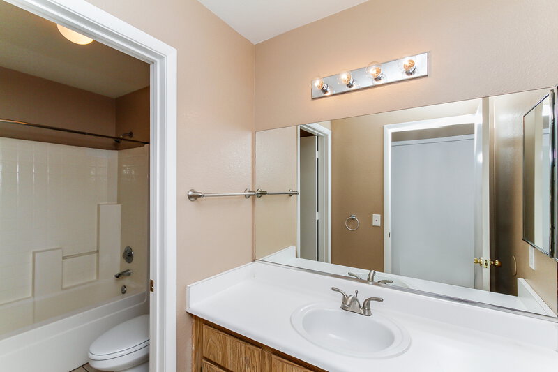 2,015/Mo, 517 Rancho del Mar Way North Las Vegas, NV 89031 Bathroom View