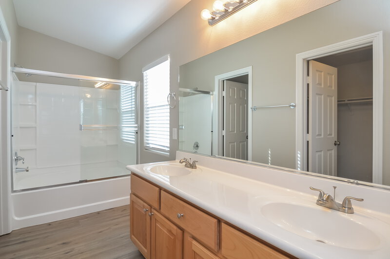 1,675/Mo, 1082 Elation Ln Unit 101 Henderson, NV 89002 Main Bathroom View