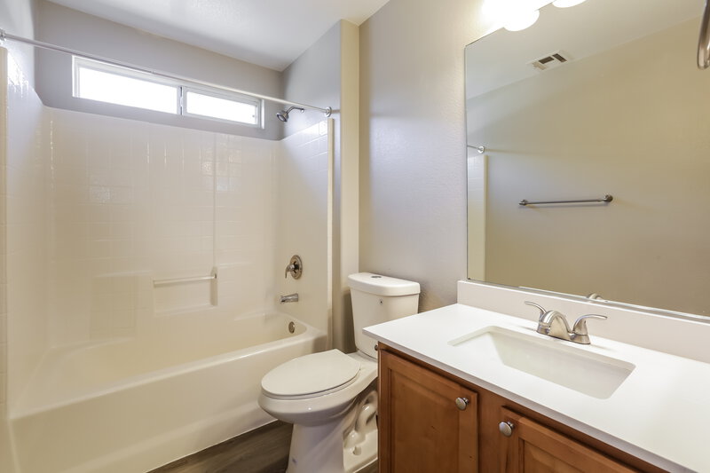 2,430/Mo, 9060 Black Elk Ave Las Vegas, NV 89143 Bathroom View