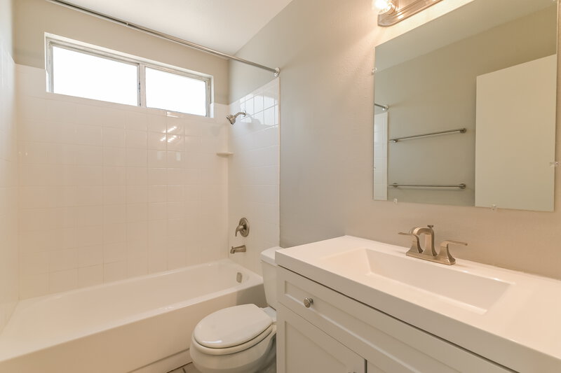 2,030/Mo, 364 Toyabe St Henderson, NV 89015 Bathroom View