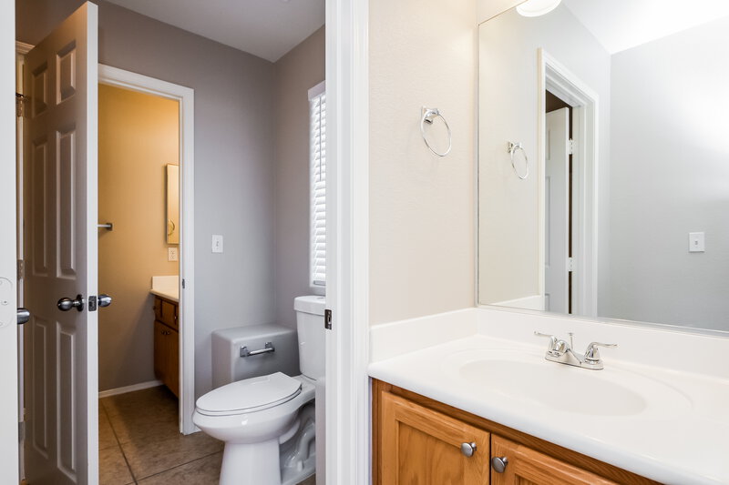 2,190/Mo, 1979 Sunset Bend Dr Henderson, NV 89014 Main Bathroom View