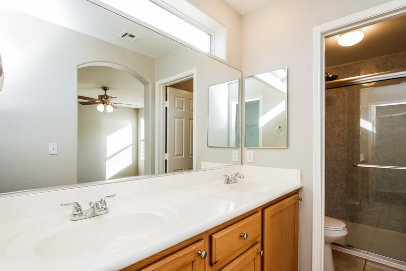 2,190/Mo, 1979 Sunset Bend Dr Henderson, NV 89014 Bathroom View