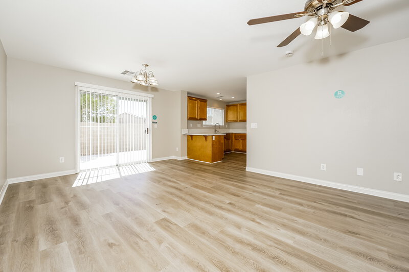 2,100/Mo, 6352 Glenolden St North Las Vegas, NV 89081 Living Room View