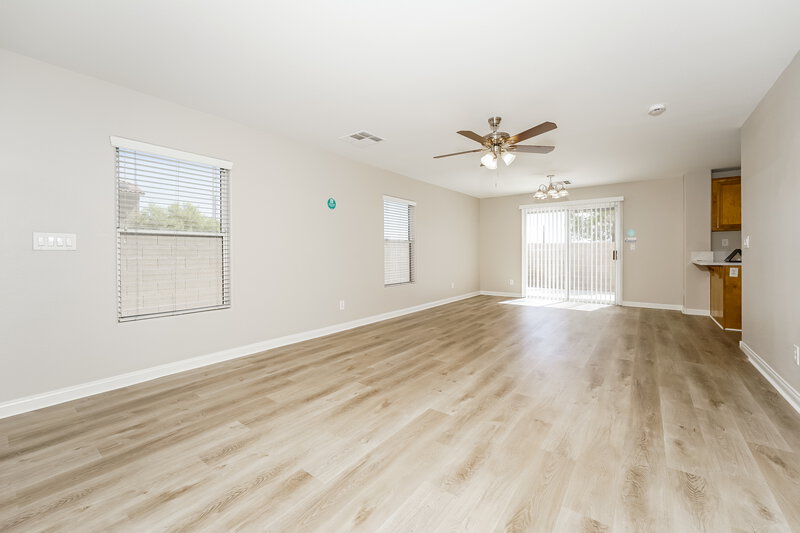 2,100/Mo, 6352 Glenolden St North Las Vegas, NV 89081 Living Room View 2