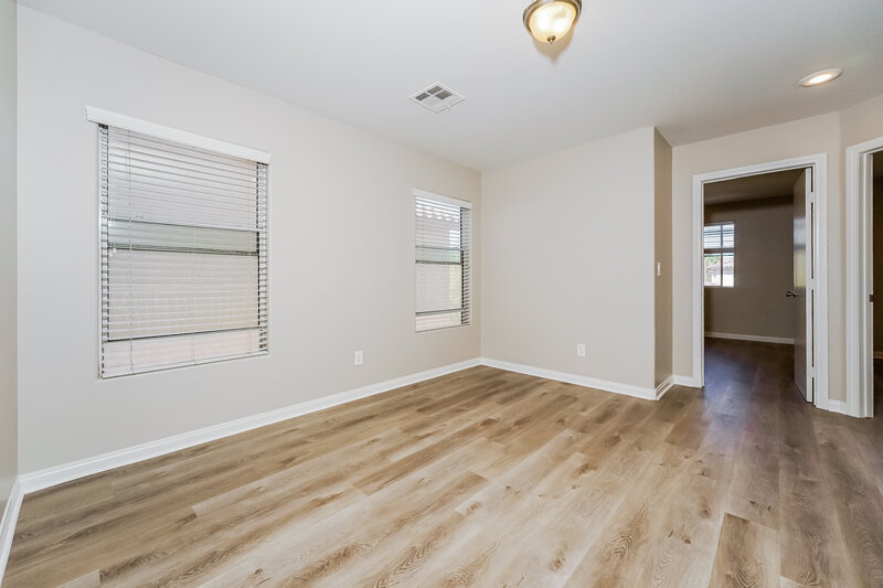 2,100/Mo, 6352 Glenolden St North Las Vegas, NV 89081 Loft View