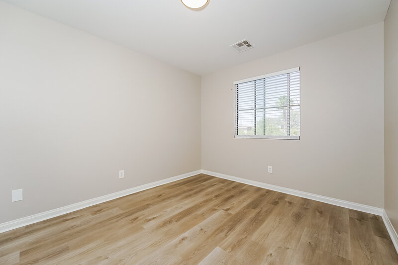 2,100/Mo, 6352 Glenolden St North Las Vegas, NV 89081 Bedroom View 3