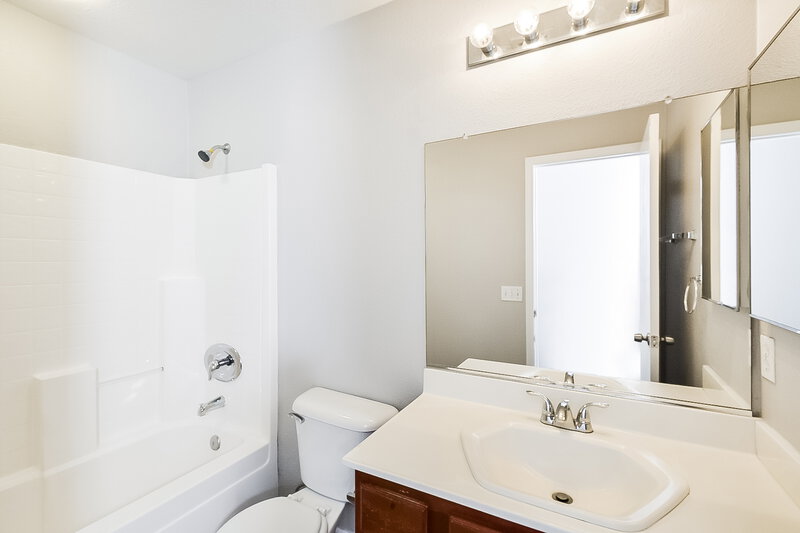 2,240/Mo, 6714 Cinnabar Coast Ln North Las Vegas, NV 89084 Bathroom View