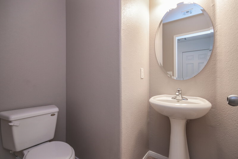 1,880/Mo, 6521 Belgrave Hall Ln Las Vegas, NV 89122 Bathroom View