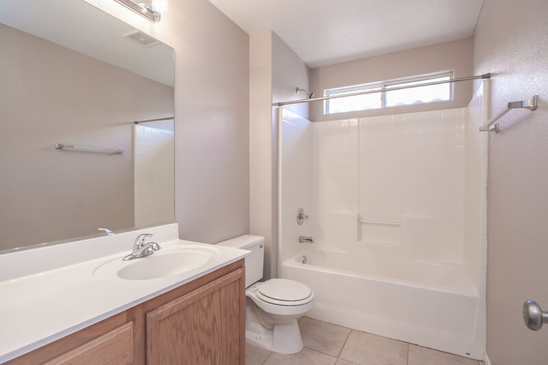 1,880/Mo, 6521 Belgrave Hall Ln Las Vegas, NV 89122 Bathroom View 2