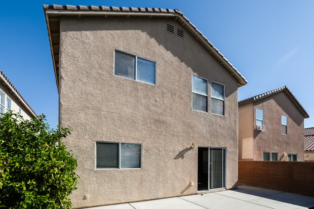 2,180/Mo, 5025 Whistling Acres Ave Las Vegas, NV 89131 Rear View 2