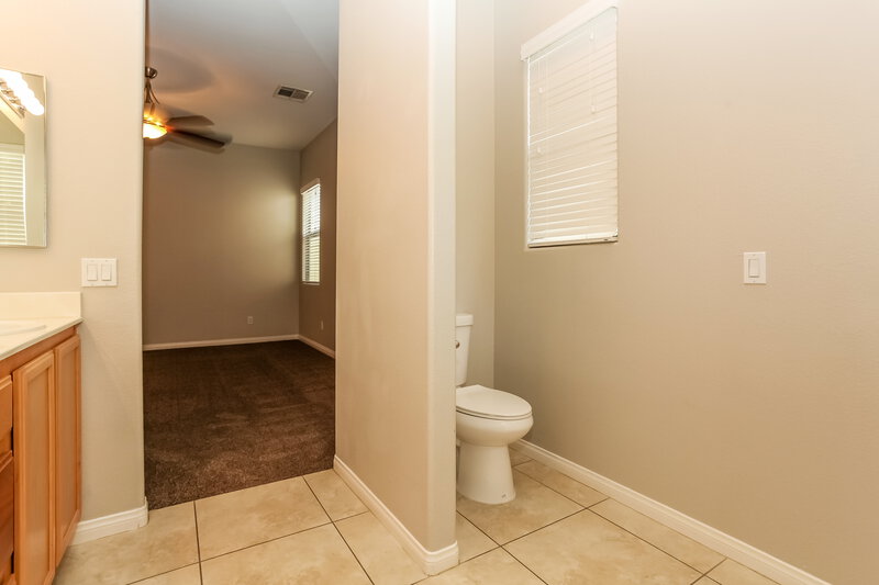 1,740/Mo, 9145 Dorrell Ln Las Vegas, NV 89149 Master Bathroom View 2