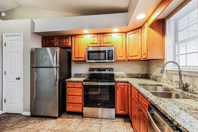 1,865/Mo, 3421 Morgan Trail Jeffersonville, IN 47130 Kitchen View