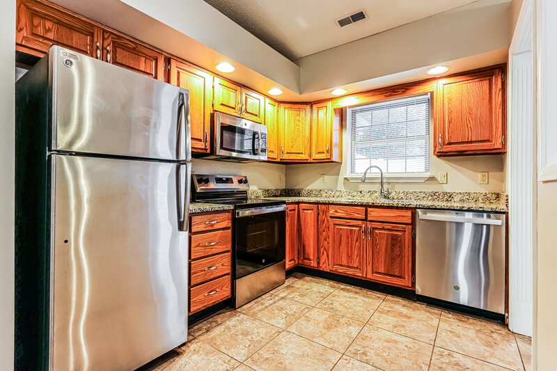 1,865/Mo, 3421 Morgan Trail Jeffersonville, IN 47130 Kitchen View 2