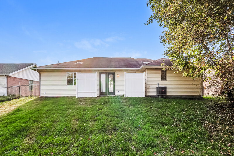 1,865/Mo, 3421 Morgan Trail Jeffersonville, IN 47130 Rear View