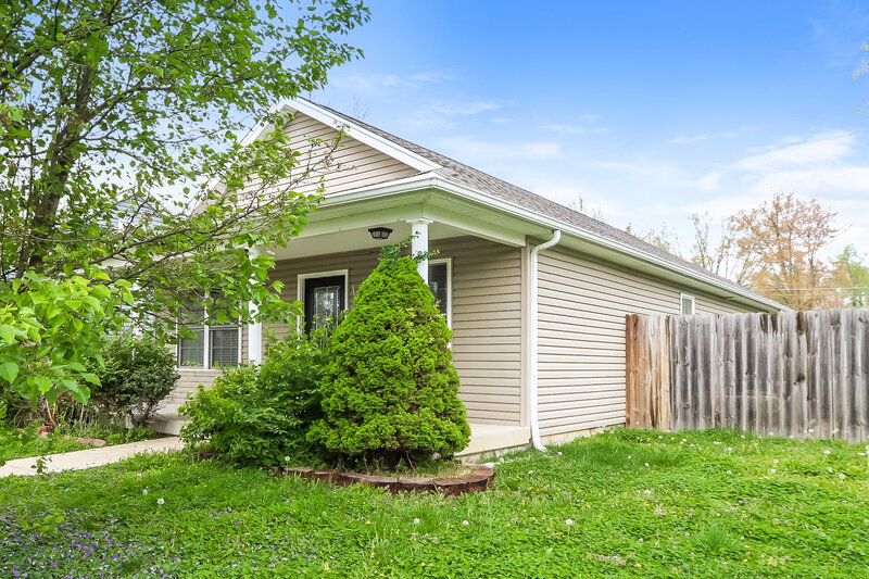 1,505/Mo, 1044 Avondale Ct Jeffersonville, IN 47130 Front View 2