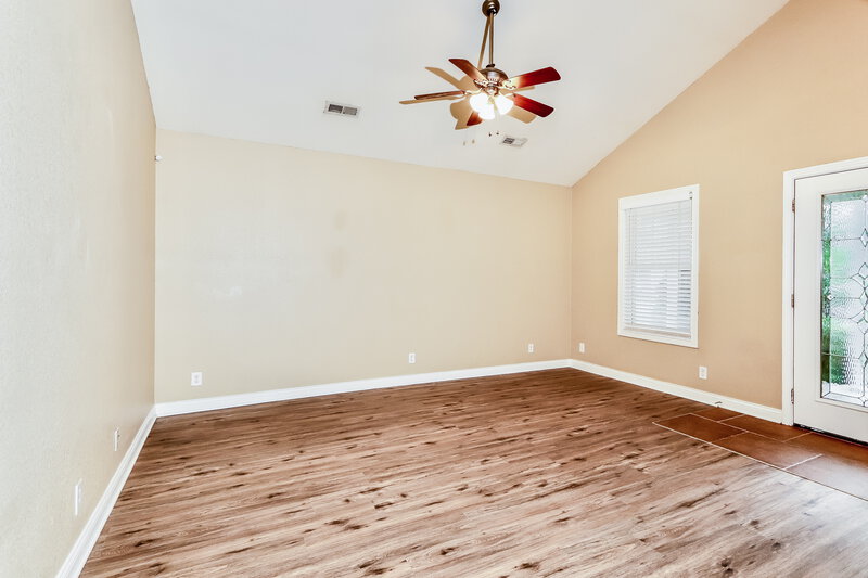 1,505/Mo, 1044 Avondale Ct Jeffersonville, IN 47130 Living Room View