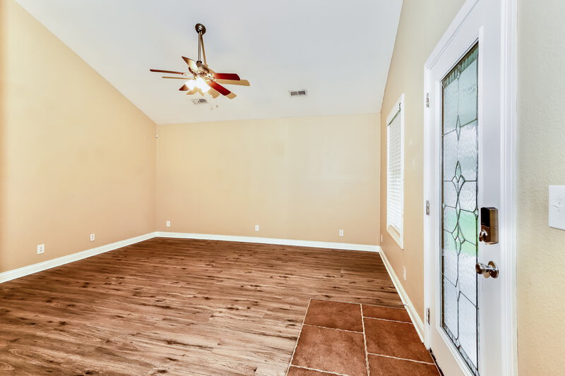 1,505/Mo, 1044 Avondale Ct Jeffersonville, IN 47130 Living Room View 2