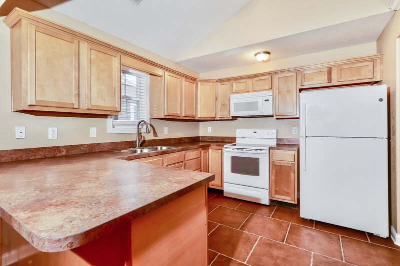 1,505/Mo, 1044 Avondale Ct Jeffersonville, IN 47130 Kitchen View