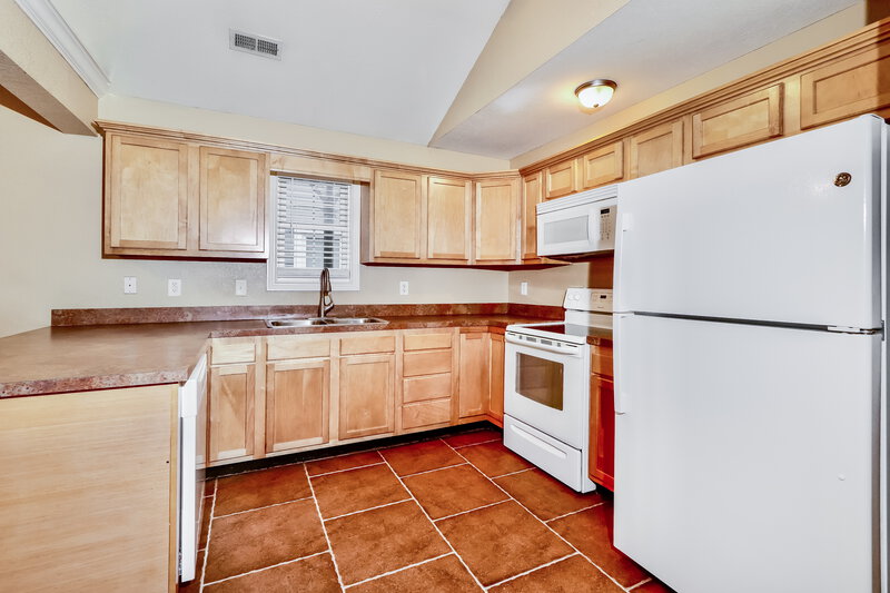 1,505/Mo, 1044 Avondale Ct Jeffersonville, IN 47130 Kitchen View 2
