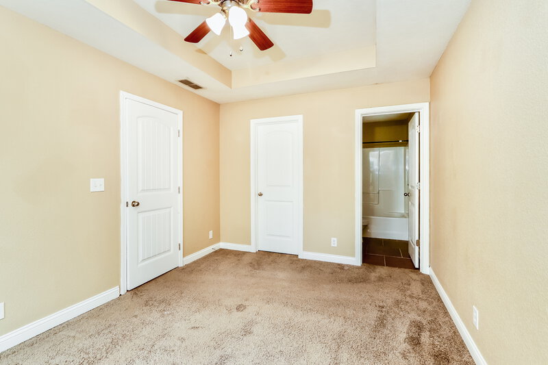 1,505/Mo, 1044 Avondale Ct Jeffersonville, IN 47130 Main Bedroom View 2