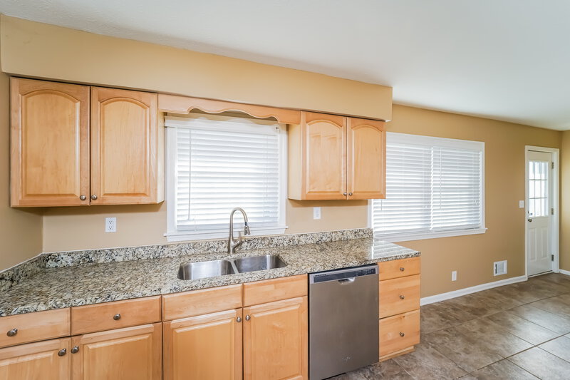 1,760/Mo, 6506 Missionary Ridge Dr Pewee Valley, KY 40056 Kitchen View