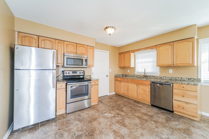 1,760/Mo, 6506 Missionary Ridge Dr Pewee Valley, KY 40056 Kitchen View 2