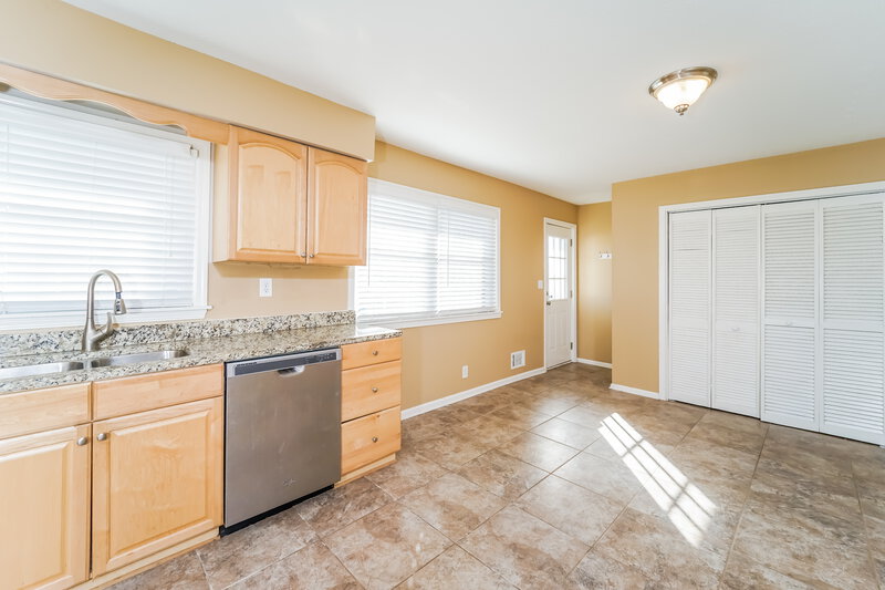 1,760/Mo, 6506 Missionary Ridge Dr Pewee Valley, KY 40056 Kitchen View 4