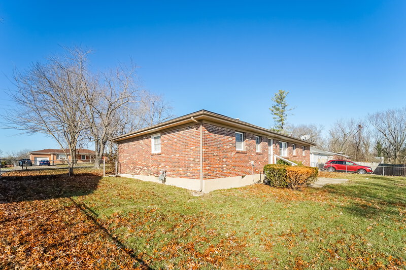 1,760/Mo, 6506 Missionary Ridge Dr Pewee Valley, KY 40056 Rear View