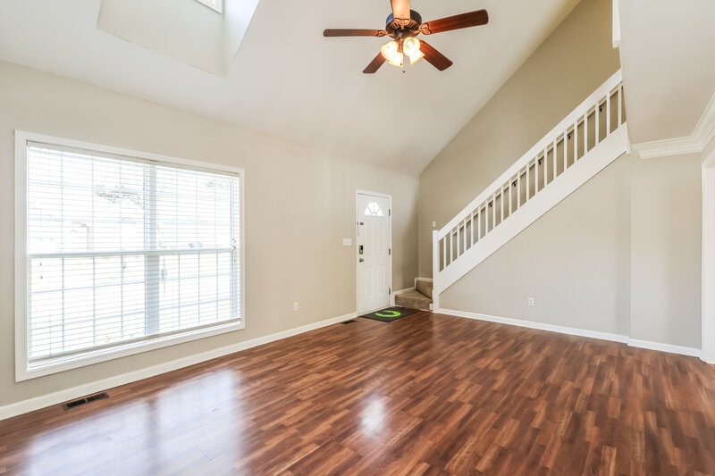 1,895/Mo, 10500 Sandbourne Way Louisville, KY 40241 Living Room View 2