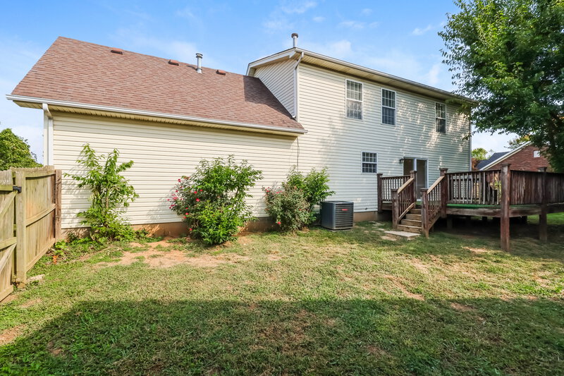 1,895/Mo, 10500 Sandbourne Way Louisville, KY 40241 Rear View