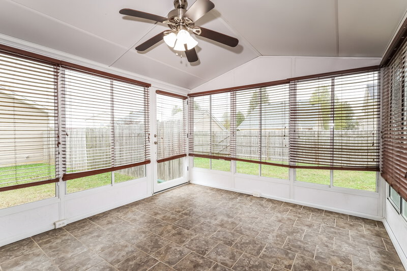 1,845/Mo, 7008 Hollow Oaks Dr Louisville, KY 40291 Sun Room View