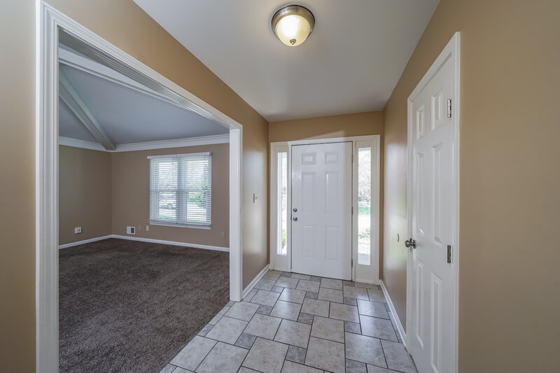 2,305/Mo, 7017 Field View Ct Louisville, KY 40291 Foyer View 2