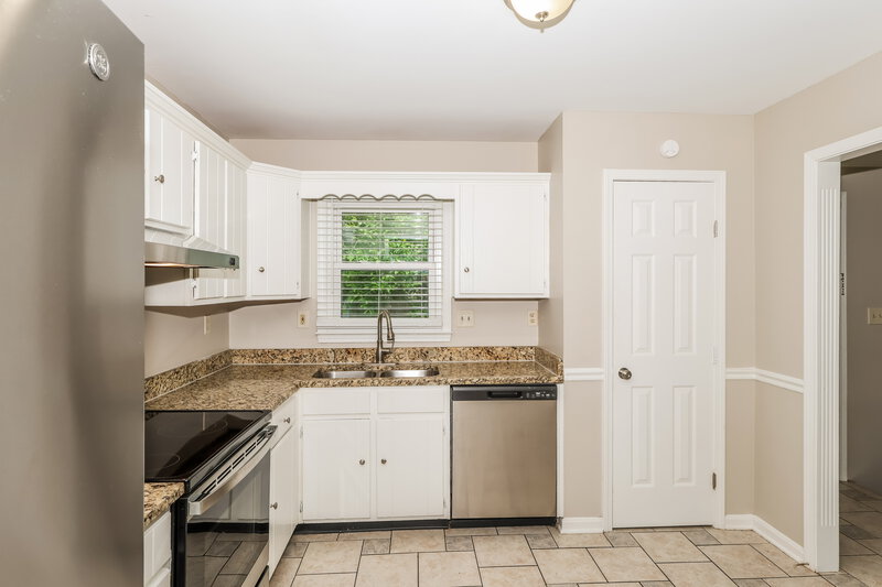 2,250/Mo, 7017 Field View Ct Louisville, KY 40291 Kitchen View 2