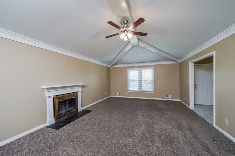 2,305/Mo, 7017 Field View Ct Louisville, KY 40291 Living Room View 4