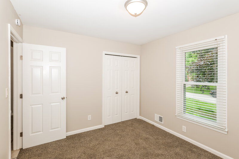 2,250/Mo, 7017 Field View Ct Louisville, KY 40291 Bedroom View 2