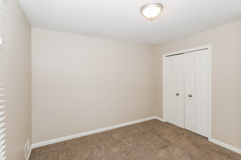 2,250/Mo, 7017 Field View Ct Louisville, KY 40291 Bedroom View 3