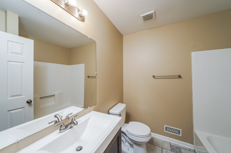 2,305/Mo, 7017 Field View Ct Louisville, KY 40291 Master Bathroom View