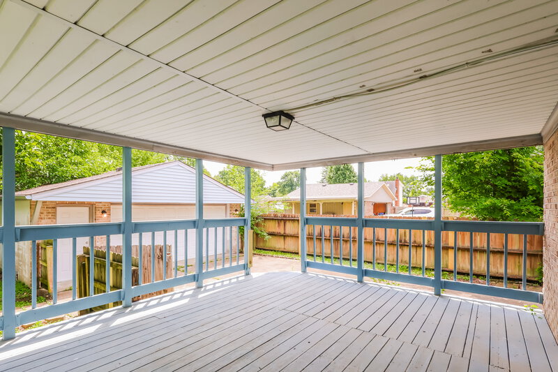 2,250/Mo, 7017 Field View Ct Louisville, KY 40291 Deck View